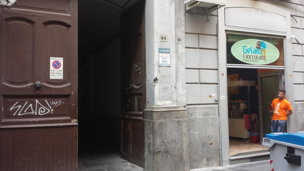 Duomo 89 Acomodação com café da manhã Nápoles Exterior foto
