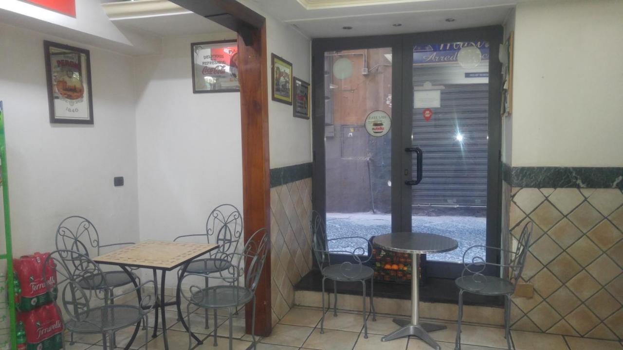 Duomo 89 Acomodação com café da manhã Nápoles Exterior foto